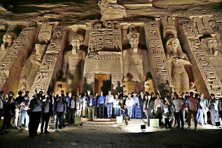 سفراء أكثر من ٣٠ دولة في العالم في مصر وعائلاتهم يزورون معبدي أبو سمبل ويستمتعون بأمسية على ضفاف بحيرة ناصر 27633