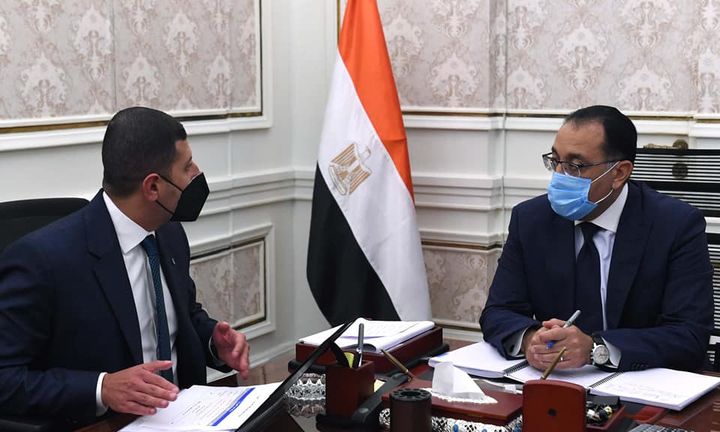 رئيس الوزراء يتابع ملفات عمل الهيئة العامة للاستثمار والمناطق الحرة التقى الدكتور مصطفى مدبولي، رئيس مجلس 34309