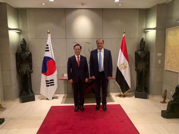 السفير المصري في كوريا الجنوبية يستقبل الرئيس والمدير التنفيذي لمجموعة شركات هيونداي روتام ــ 38030