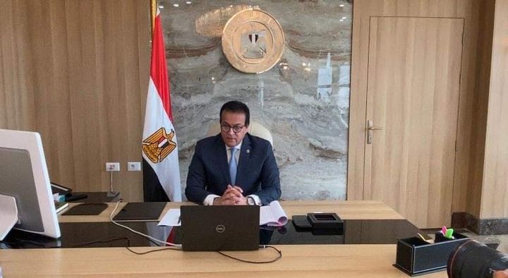 وزير التعليم العالي يستعرض تقريرًا حول فعاليات الاحتفال بنصر أكتوبر في الجامعات والمعاهد في إطار 38187