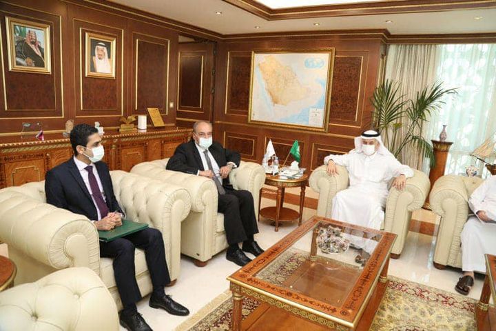 247410013_182077377435450_42995087622481