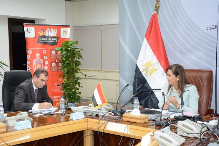 وزيرة التخطيط والتنمية الاقتصادية تناقش أوجه التعاون المشترك مع نائب رئيس البنك الأوروبى لإعادة الإعمار 40961