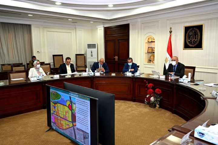 وزير الإسكان يستعرض البدائل المقترحة لمشروع إعادة تخطيط وتطوير المدخل الجنوبى لمدينة الجيزة الجزار: 44077