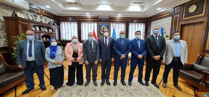 وفد وزارة التخطيط والتنمية الاقتصادية يتفقد مشروعات جامعتي دمنهور، المصرية اليابانية، ومدينة الأبحاث 48787