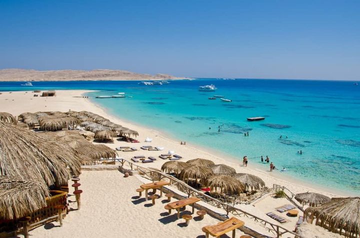 وزارة السياحة والآثار تصدر قراراً بغلق أحد الفنادق بمحافظة البحر الأحمر أصدرت وزارة السياحة والآثار 59930