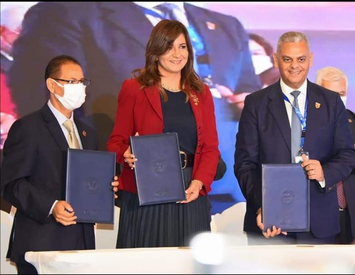 وزيرة الهجرة تعلن تفاصيل إصدار أول وثيقة تأمين للمصريين العاملين والمقيمين بالخارج مطلع 2022 90077