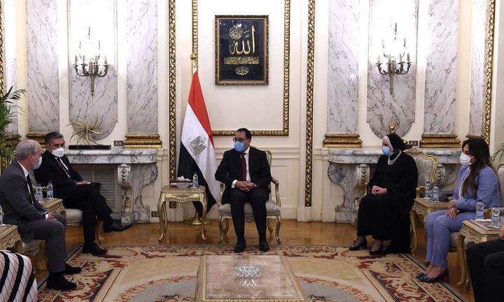 رئيس الوزراء يستقبل نائب رئيس شركة لوريال لمناطق جنوب آسيا والشرق الأوسط وشمال أفريقيا مدبولي: الحكومة 92300