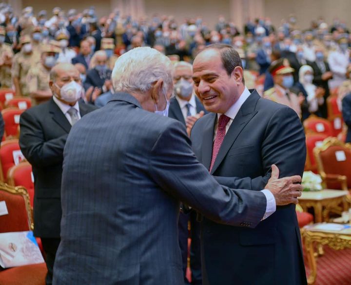 السيد الرئيس عبد الفتاح السيسي يرحب بالفريق عبد رب النبي حافظ رئيس اركان القوات المسلحة السابق، وقائد الفرقة 92538