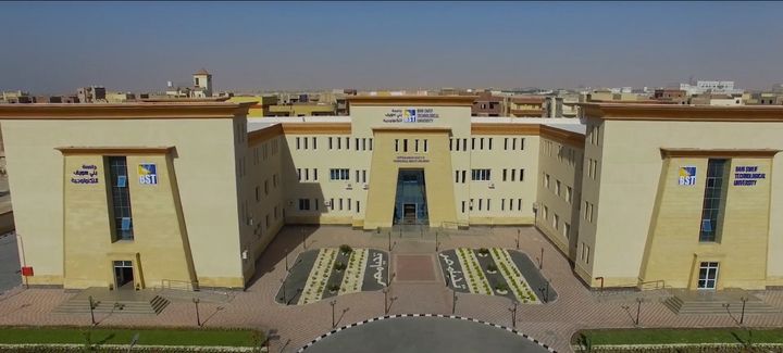 وزير التعليم العالي يستعرض تقريرًا حول شراكات جامعة بني سويف التكنولوجية 93398
