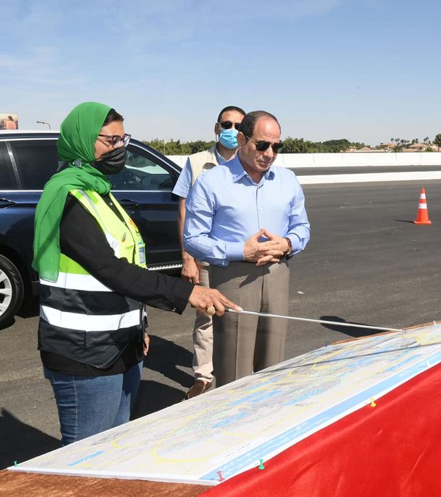 السيد الرئيس عبد الفتاح السيسي يتفقد اليوم الجمعة اعمال تطوير الطرق والمحاور الجديدة بالقاهرة الكبري التي 96607