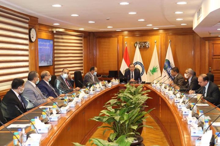 وزارة البترول والثروة المعدنية: وزير البترول يتفقد مركز التحكم بالشبكة القومية للغاز 21400