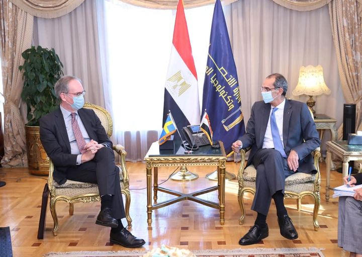 الدكتور/ عمرو طلعت وزير الاتصالات وتكنولوجيا المعلومات يبحث مع سفير السويد بالقاهرة التعاون فى مجالات الذكاء 31572