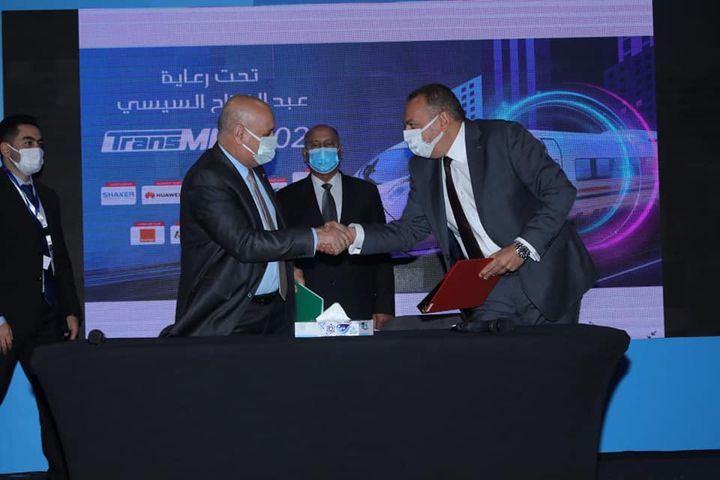 وزارة النقل: خلال فعاليات اليوم الختامي لمعرض النقل الذكي TRANSMEA2021 وزارة النقل توقع عدد من 32184