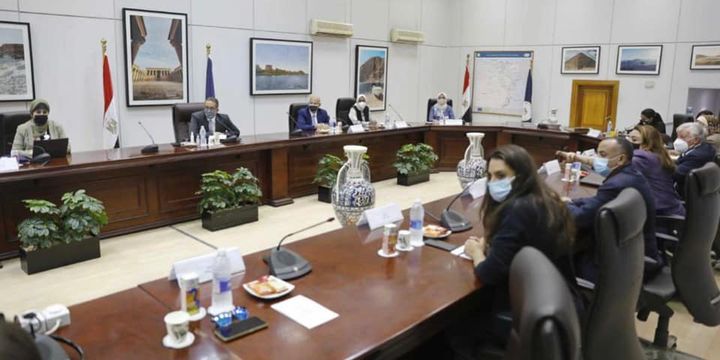 - وزير السياحة والآثار يعقد اجتماعاً لوضع اللمسات النهائية للموقع الإلكتروني للمتحف المصري بالتحرير في إطار 35217