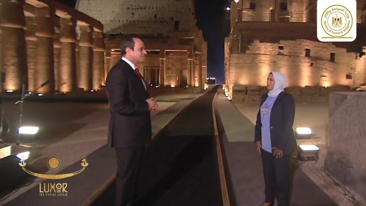 التقت المرممة الشابة منال شوقي أبو الدهب، ابنة مدينة الأقصر السيد رئيس الجمهورية عبد الفتاح السيسي خلال حفل 41214