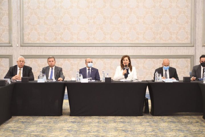 لجنة تنمية الصادرات الي افريقيا تعقد اجتماعها الاول بحضور ٥ وزراء 🔴 عقدت اللجنة الوزارية لتنمية الصادرات 42822