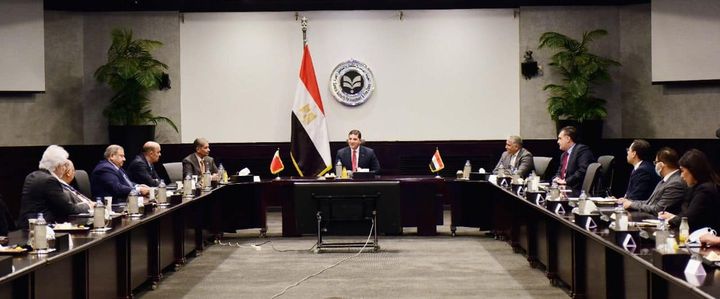 رئيس هيئة الاستثمار يجتمع مع كبار ممثلي مجتمع الأعمال البحريني لجذب الاستثمارات البحرينية إلى مصر 62999