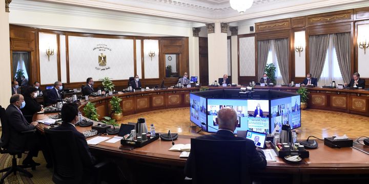 خلال اجتماع مجلس الوزراء: رئيس الوزراء يطالب المواطنين بالتقدم لتلقي اللقاح المضاد لفيروس كورونا: الدولة 71722