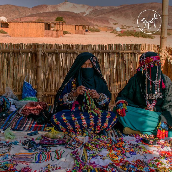 من زمان و أهل سينا معروفين بشطارتهم في عمل الاكسسوارات اليدوية بألوانها و أشكالها الكتيرة اللى كلها احلى من 72237