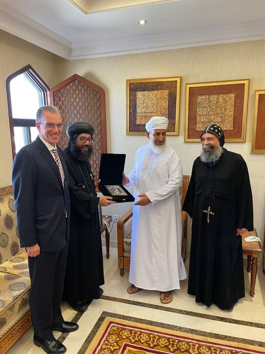 سفير مصر في عُمان يلتقي وزير الأوقاف والشئون الاجتماعية بحضور أسقف الخدمات العامة والاجتماعية بالكنيسة 95956