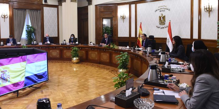 رئيس الوزراء يعقد اجتماعا موسعا مع ممثلي كبرى الشركات الأسبانية لاستعراض خطط عملهم في مصر عقد الدكتور 30770