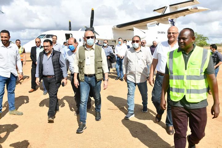 وزارة الإسكان والمرافق والمجتمعات العمرانية: وزير الإسكان والوفد المصري يصل موقع سد ومحطة 35217