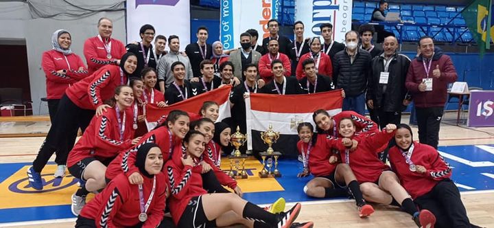 سفير مصر لدى صربيا يلتقي فريقي البنات والبنين في بطولة العالم لكرة اليد للمدارس للتهنئة بفوزهما بالمركز 40492