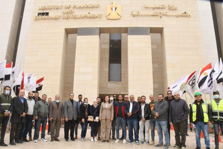 وزيرة التخطيط والتنمية الاقتصادية في جولة تفقدية لمقر الوزارة بالعاصمة الإدارية الجديدة د 43442