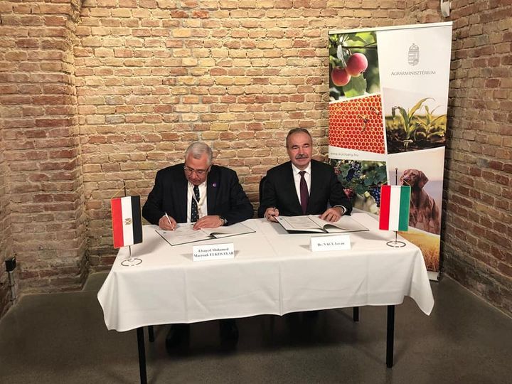وزارة الزراعة واستصلاح الأراضي: وزير الزراعة يبحث مع نظيره المجري آفاق التعاون الزراعي 54254