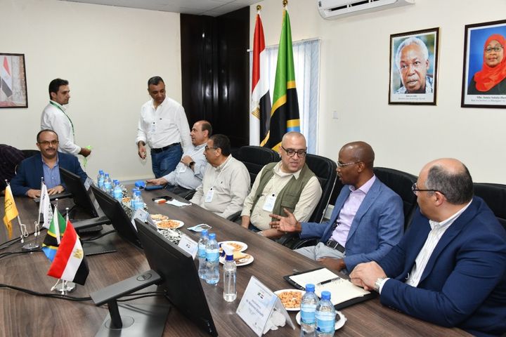 في مستهل زيارته لموقع سد ومحطة جوليوس نيريري: وزير الإسكان يعقد اجتماعا مع وزير الطاقة التنزاني لاستعراض 58250