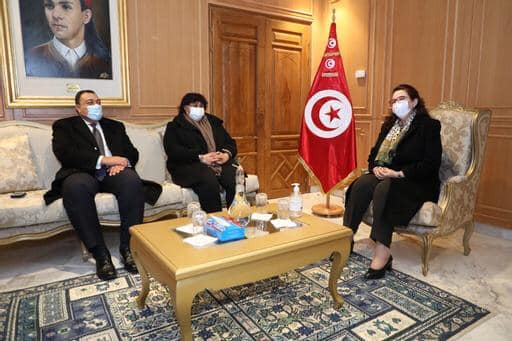 وزارة الثقافة: * وزيرة الثقافة تصل تونس وتلتقي نظيرتها حياة القرمازي وتصطحبها في زيارة لمدينة 74678