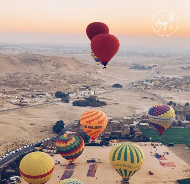 واطير وارفرف في الفضا واهرب من الدنيا الفضا 🎵 🎵 مستنى ايه يالا عيش تجربة جديدة و طير بالبالون عشان تسرح 83952