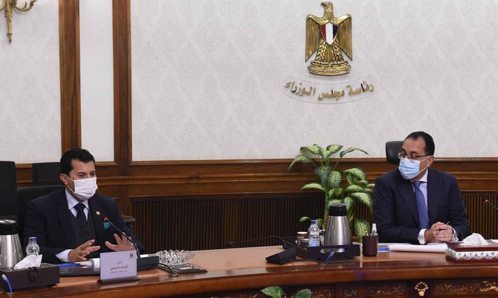 رئيس الوزراء يستعرض مع وزير الشباب الفرص الاستثمارية المتاحة بالوزارة التقى الدكتور مصطفى مدبولي، رئيس 33608