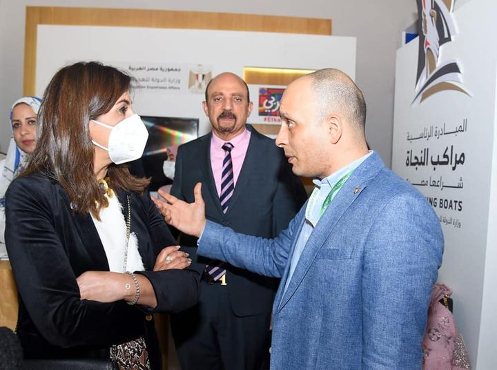 وزارة الدولة للهجرة وشئون المصريين بالخارج: السفيرة نبيلة مكرم تتفقد جناح وزارة الهجرة في 35056