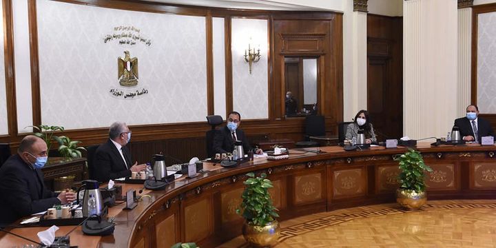 رئيس الوزراء يستعرض مع وزير الزراعة عددا من ملفات عمل الوزارة خطة لتنمية الثروة السمكية فى البحيرات 40348