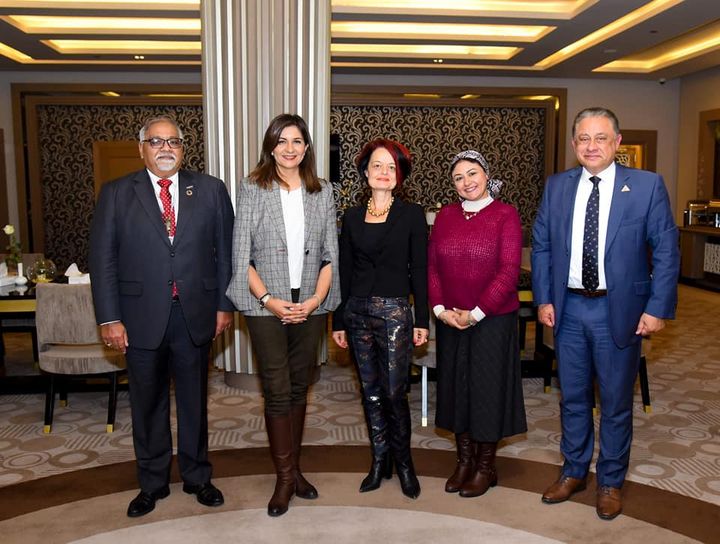 وزيرة الهجرة تلتقى المديرة الإقليمية لبرنامج الأغذية العالمي على هامش منتدى شباب العالم 53225