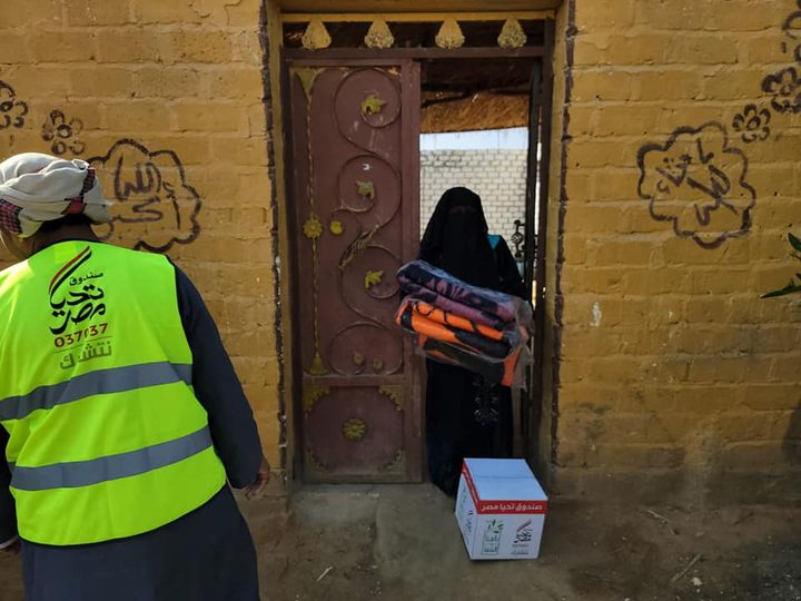 صندوق تحيا مصر: صندوق تحيا مصر ينظم قافلة حماية اجتماعية لرعاية 1000 أسرة في قنا توزيع 12 طن 57466