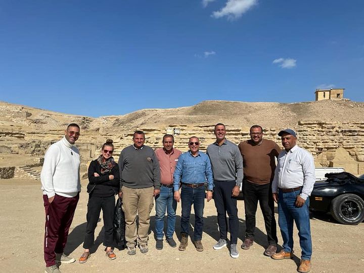 قام أسطورة كرة القدم الهولندية رود خوليت المتواجد بمصر حاليا بزيارة لمنطقة آثار سقارة اليوم، وصاحب خوليت في 58630