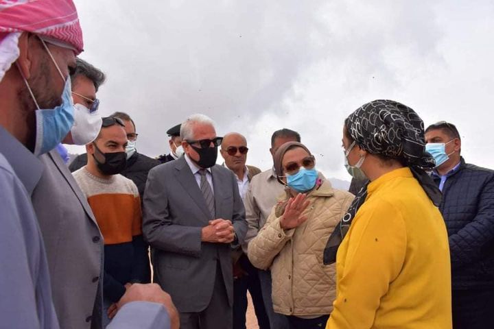 وزيرة البيئة ومحافظ جنوب سيناء يتفقدان منظومة المعالجة والتخلص الحالية بمصنع فرز المخلفات بمنطقة الخناصير 59484