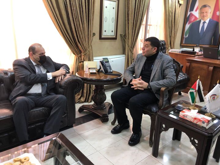 سفير مصر في الأردن يلتقي وزير العمل لمتابعة أوضاع الجالية المصرية  التقي السفير محمد سمير، سفير مصر في 71582