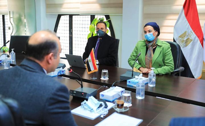 وزارة البيئة: وزيرة البيئة تلتقى رئيس البورصة المصرية لإستعراض مساهمات البورصة فى التصدى 72790 1