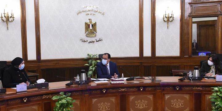 رئيس الوزراء يتابع موقف المجمعات الصناعية في مختلف المحافظات مدبولى: المجمعات الصناعية جزء من توجه الدولة 75641