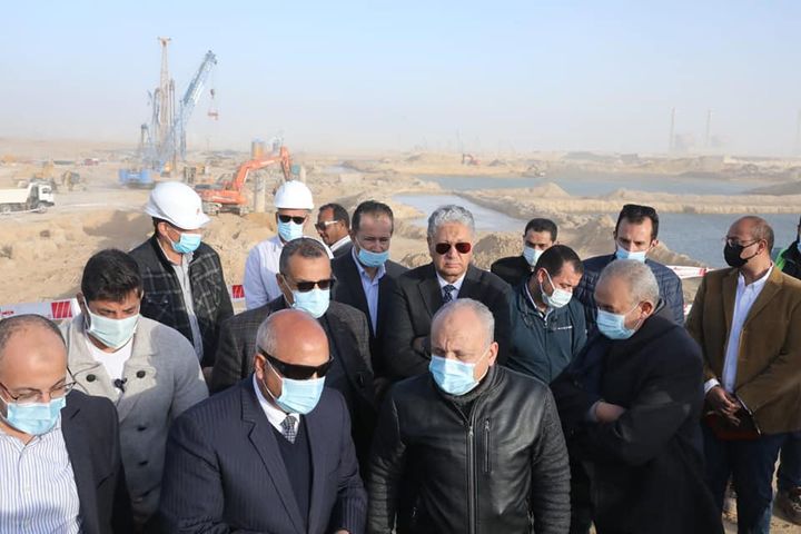 وزارة النقل: وزير النقل يتفقد مواقع العمل في مشروع تطوير ميناء السخنة ويعقد اجتماعاً موسعاً 96702