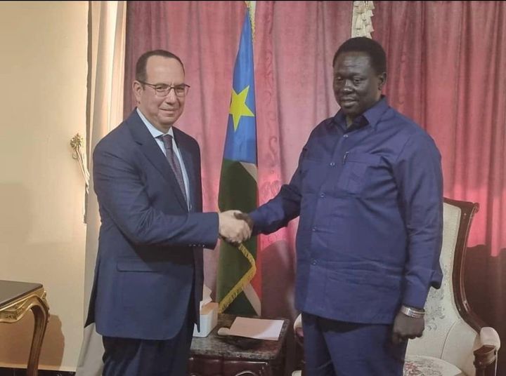 السفير المصري في جوبا يلتقي نائب رئيس جمهورية جنوب السودان لقطاع الخدمات العامة ***** التقى السفير معتز 12462