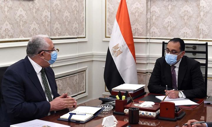 رئيس الوزراء يستعرض مع وزير الزراعة ملفات عمل الوزارة تشكيل لجان في بعض المحافظات لتكون مسئولة عن مواجهة 22866