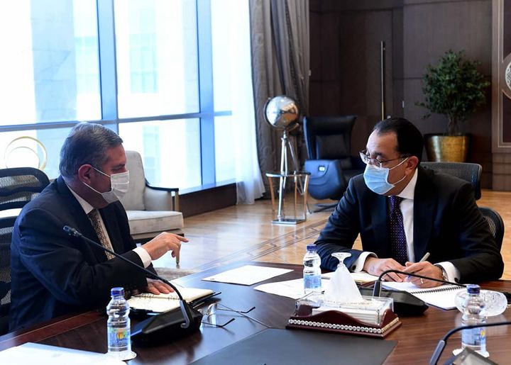 رئيس الوزراء يتابع مع وزير قطاع الأعمال العام الموقف التنفيذي لخطط توطين صناعة السيارات الكهربائية في مصر 34090
