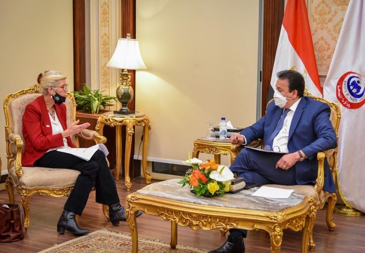 وزارة الصحة والسكان: وزير التعليم العالي والقائم بعمل وزير الصحة يستقبل ممثل صندوق الأمم 40776