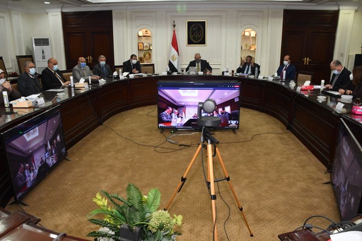 وزيرا التخطيط والإسكان يناقشان الخطة الاستثمارية لوزارة الإسكان للعام المالى 2022/2023 الجزار: هناك زيادة 45939