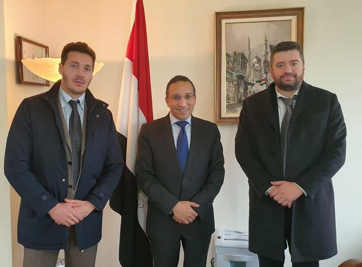 السفير المصري في ألبانيا يستقبل الدبلوماسيين المشاركين في دورة تنمية المهارات الدبلوماسية استقبل 48430