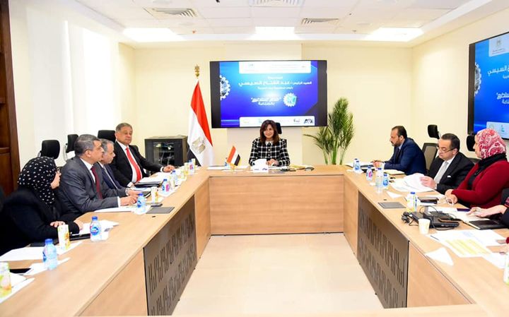 وزيرة الهجرة تعقد اجتماعا باللجنة المنظمة لمؤتمر مصر تستطيع بالصناعة بمقر الوزارة بالعاصمة الإدارية … 49034